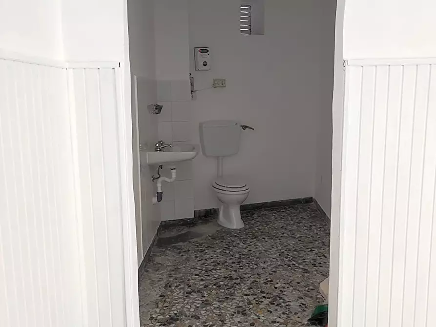 Immagine 6 di Negozio in affitto  in Via ORAZIO CASTELLI a San Severo
