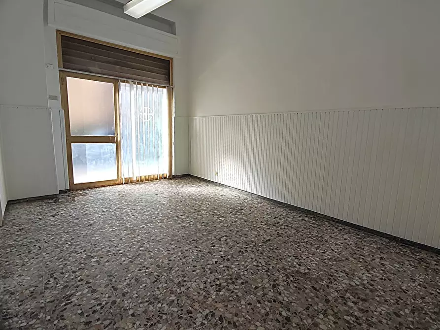 Immagine 5 di Negozio in affitto  in Via ORAZIO CASTELLI a San Severo
