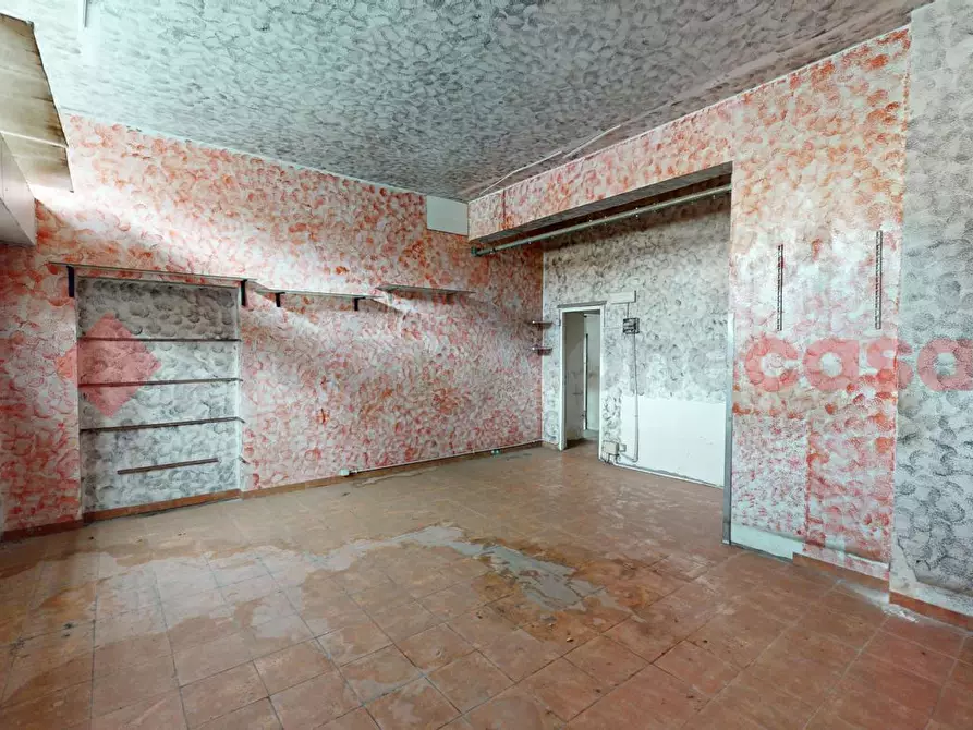 Immagine 13 di Negozio in vendita  in Via della Casetta Mattei a Roma