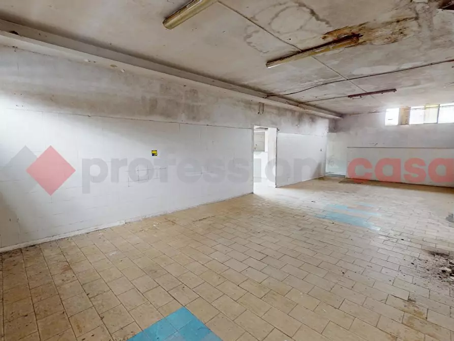 Immagine 7 di Negozio in vendita  in Via della Casetta Mattei a Roma