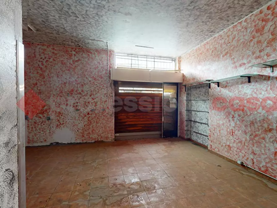 Immagine 11 di Negozio in vendita  in Via della Casetta Mattei a Roma