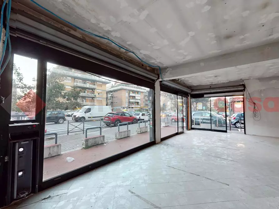 Immagine 8 di Negozio in vendita  in Via della Casetta Mattei a Roma