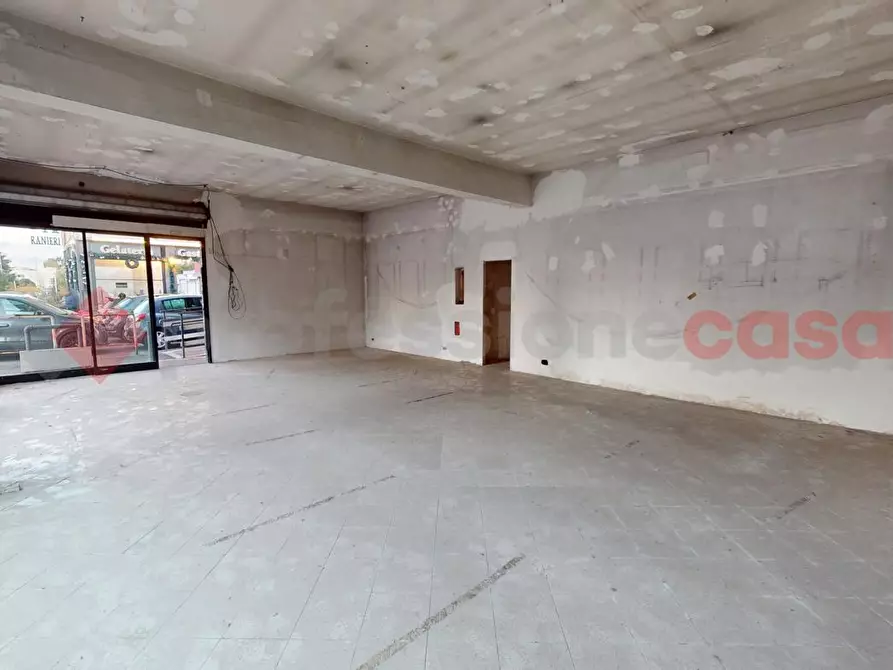 Immagine 4 di Negozio in vendita  in Via della Casetta Mattei a Roma
