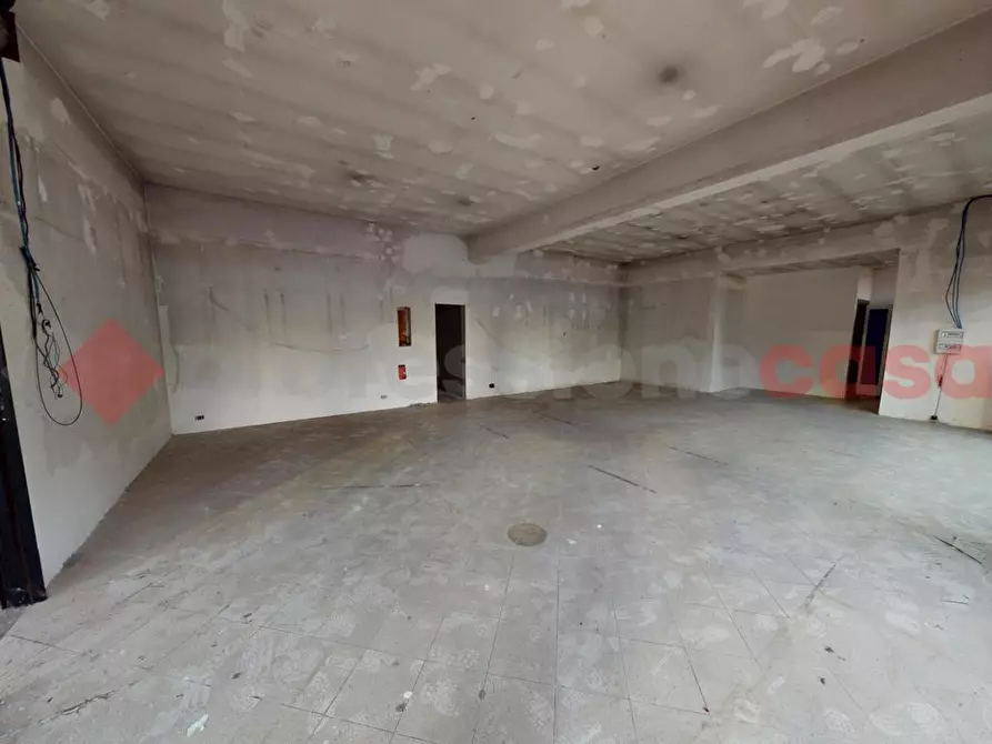 Immagine 12 di Negozio in vendita  in Via della Casetta Mattei a Roma