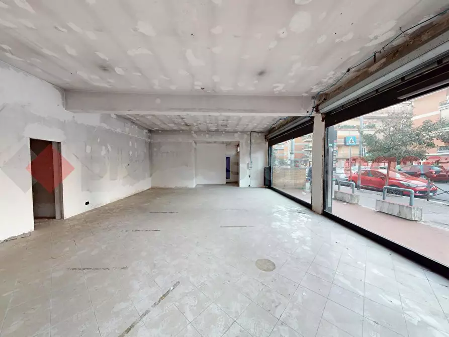 Immagine 11 di Negozio in vendita  in Via della Casetta Mattei a Roma