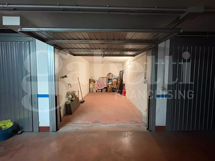 Immagine 8 di Box auto in vendita  in Via Dei Brusati, 45 a Roma