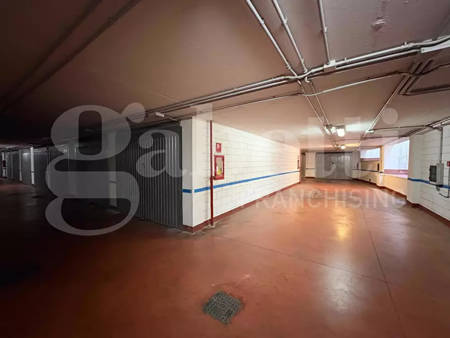 Immagine 9 di Box auto in vendita  in Via Dei Brusati, 45 a Roma