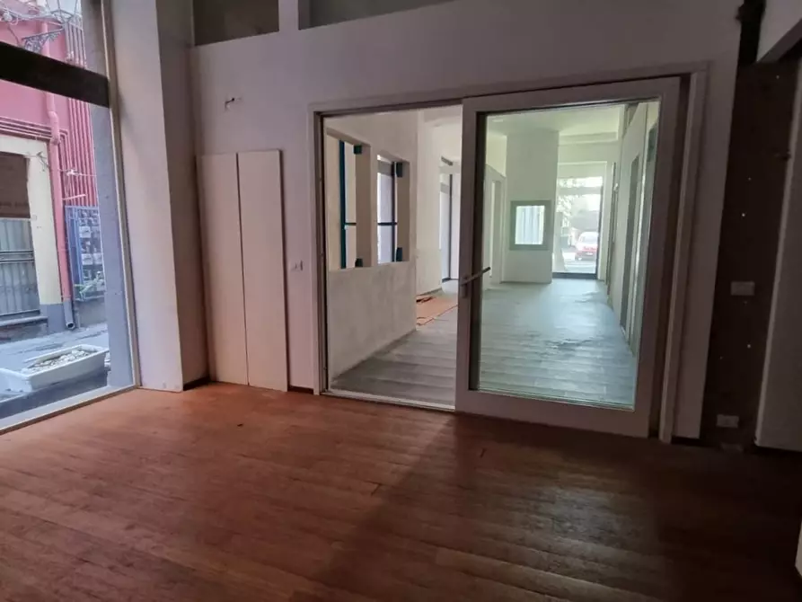 Immagine 9 di Negozio in affitto  in Via Sant'Euplio, 62-64 a Catania