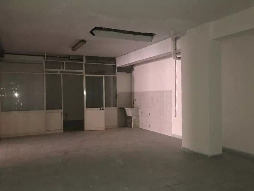 Immagine 19 di Negozio in vendita  in Via Andrea Palma, 40 a Siracusa