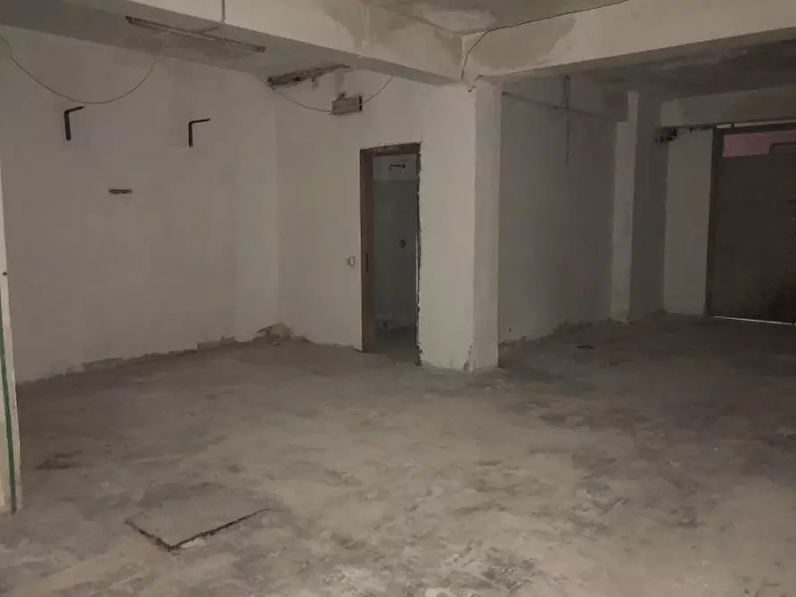 Immagine 18 di Negozio in vendita  in Via Andrea Palma, 40 a Siracusa