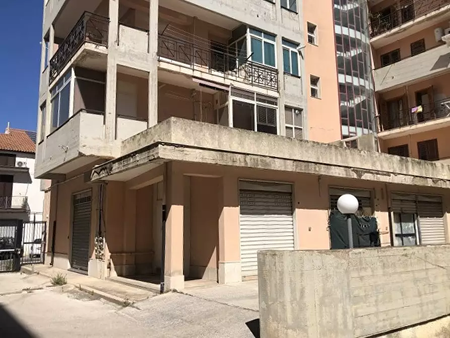Immagine 12 di Negozio in vendita  in Via Andrea Palma, 40 a Siracusa