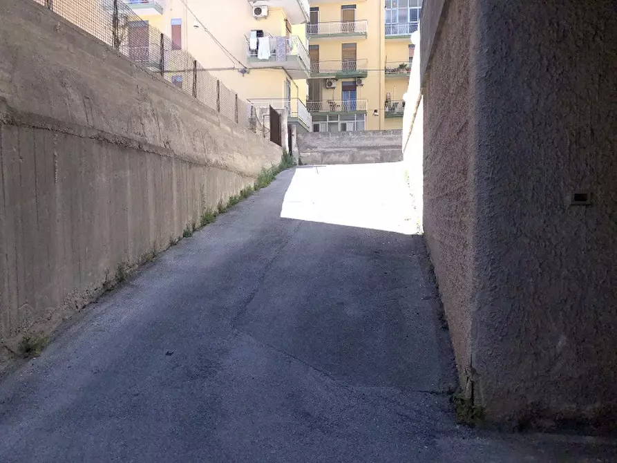 Immagine 15 di Negozio in vendita  in Via Andrea Palma, 40 a Siracusa