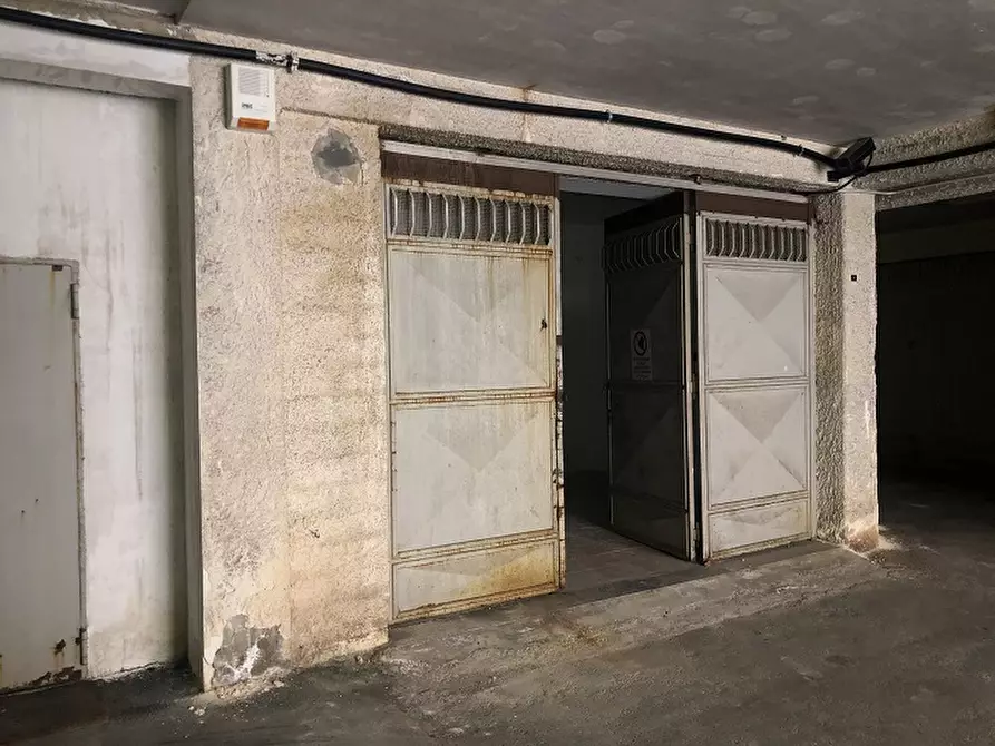 Immagine 16 di Negozio in vendita  in Via Andrea Palma, 40 a Siracusa