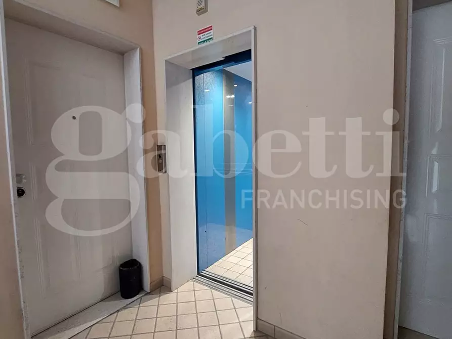 Immagine 30 di Appartamento in vendita  in Viale G. Marconi, 34 a Alba Adriatica