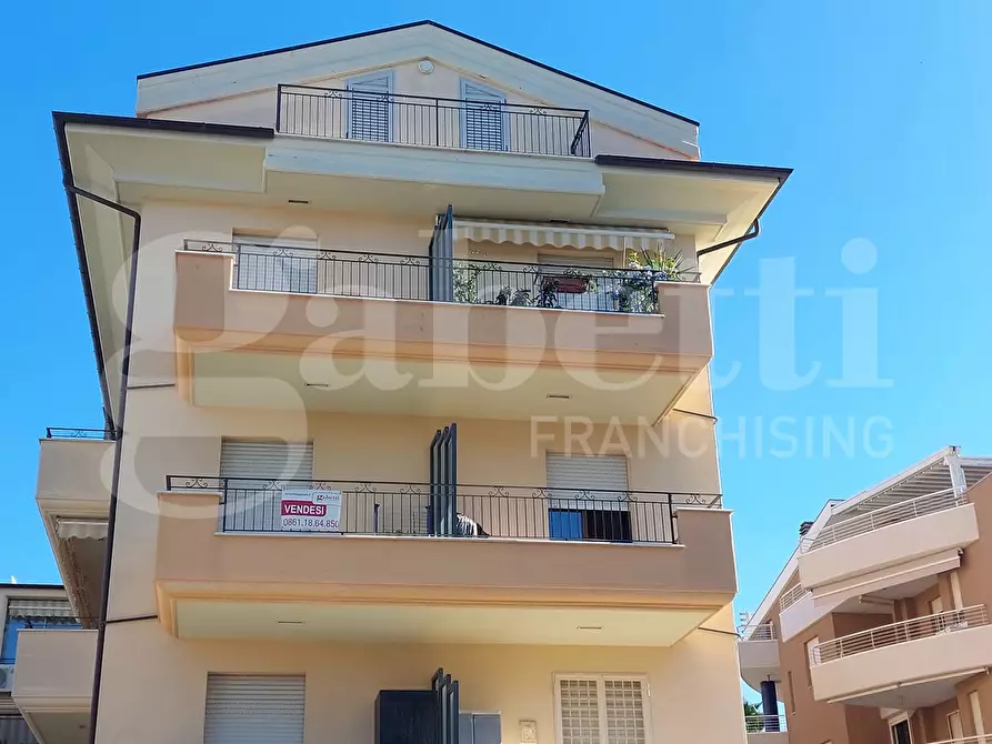 Immagine 25 di Appartamento in vendita  in Viale G. Marconi, 34 a Alba Adriatica