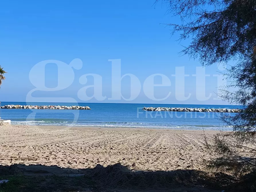 Immagine 28 di Appartamento in vendita  in Viale G. Marconi, 34 a Alba Adriatica