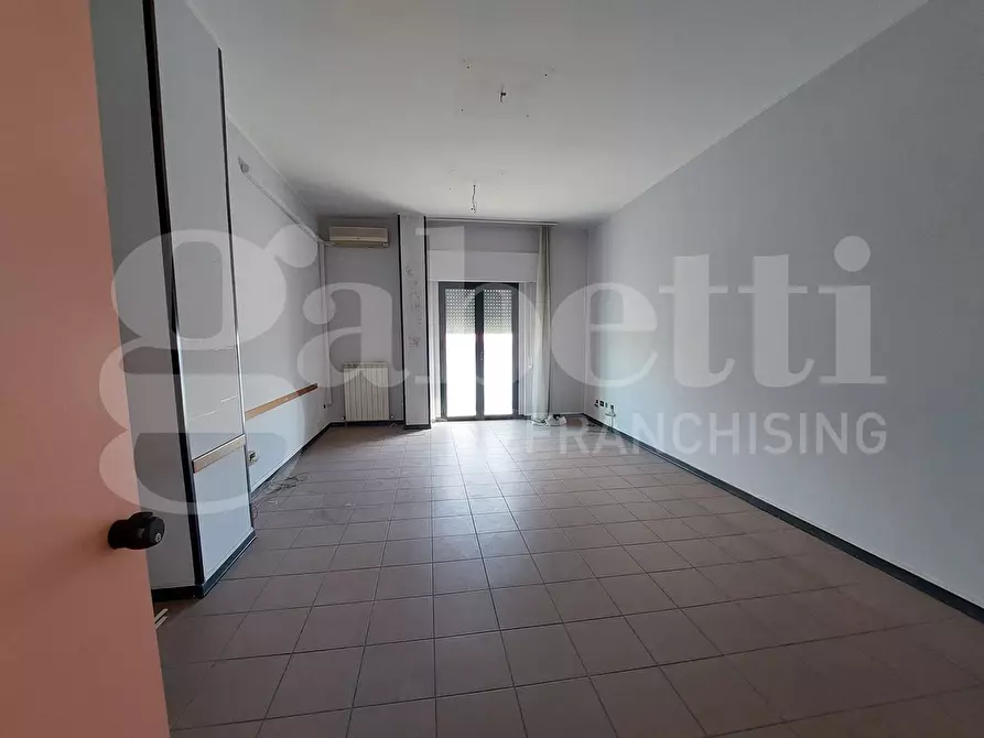 Immagine 35 di Ufficio in vendita  in Via Roma, 25 a Nereto