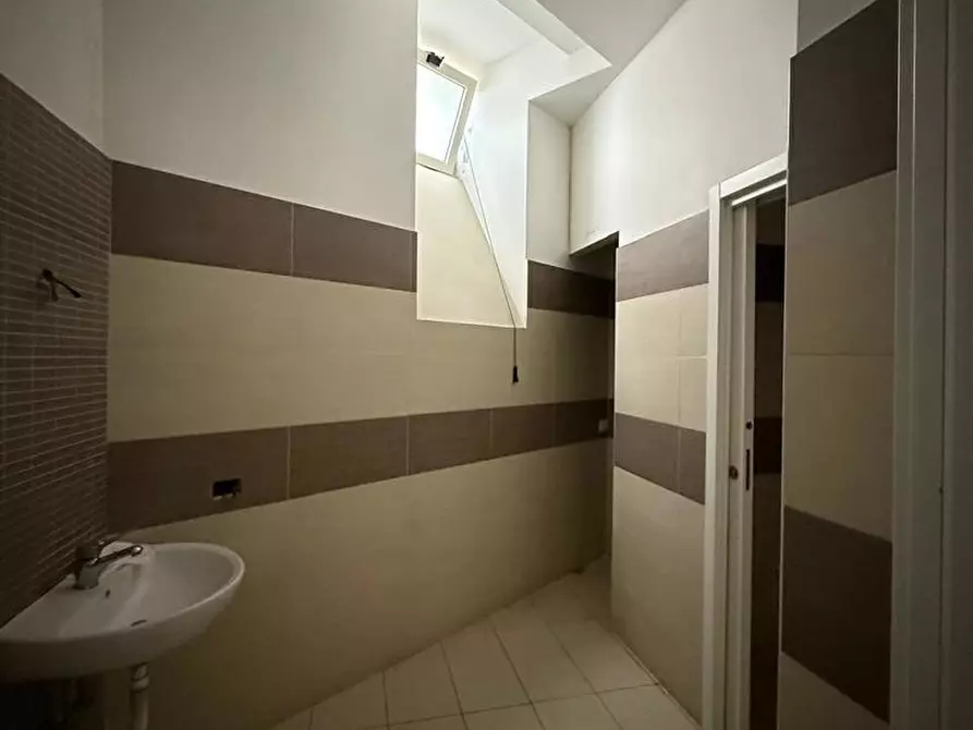 Immagine 11 di Attività commerciale in affitto  in Via Antonio D'Auria, snc a Sant'anastasia