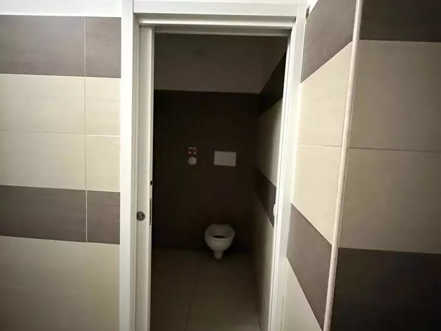 Immagine 12 di Attività commerciale in affitto  in Via Antonio D'Auria, snc a Sant'anastasia