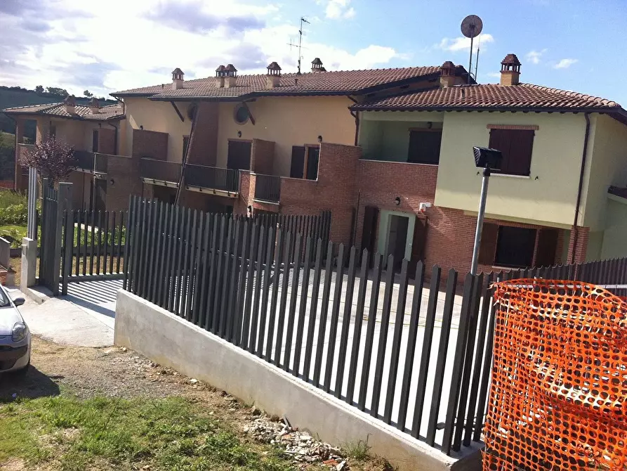 Immagine 3 di Appartamento in vendita  in Via della Stazione a Montalcino