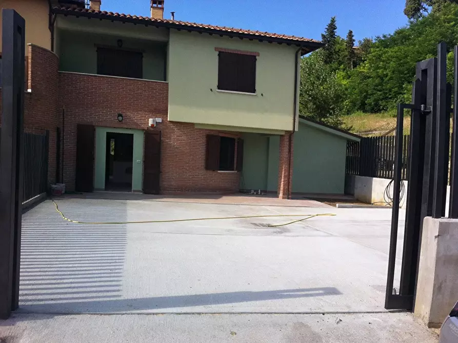 Immagine 5 di Appartamento in vendita  in Via della Stazione a Montalcino