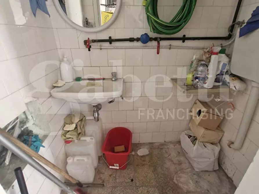 Immagine 5 di Negozio in vendita  in Via Pietro Vinci a Palermo