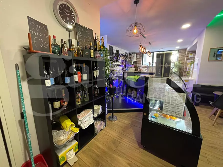 Immagine 7 di Negozio in vendita  in Via Acquaviva, 7 a Giulianova