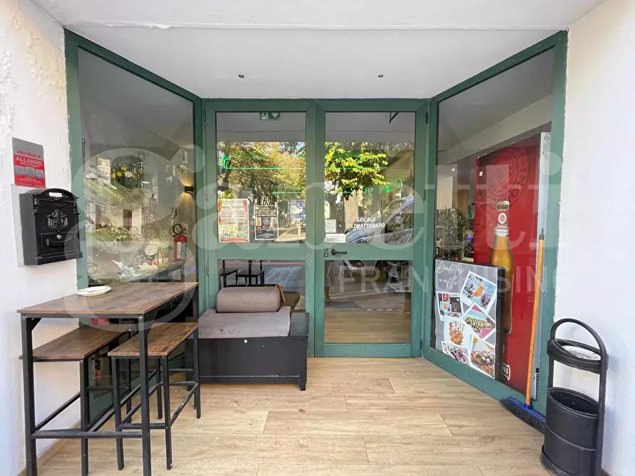 Immagine 12 di Negozio in vendita  in Via Acquaviva, 7 a Giulianova