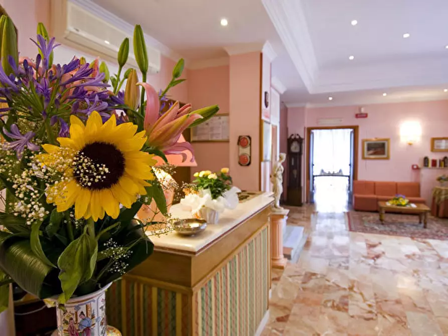 Immagine 4 di Albergo/B&B/Residence in vendita  in Via Del Parco, 17 a Fiuggi