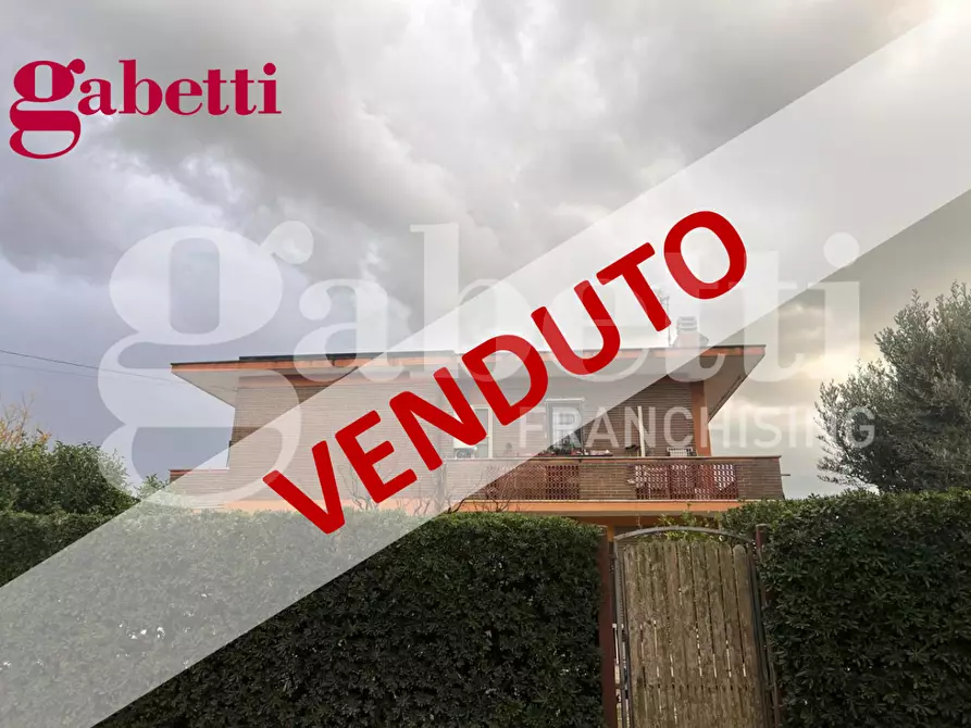 Immagine 1 di Appartamento in vendita  in Via della Luna, 257 a Fiumicino