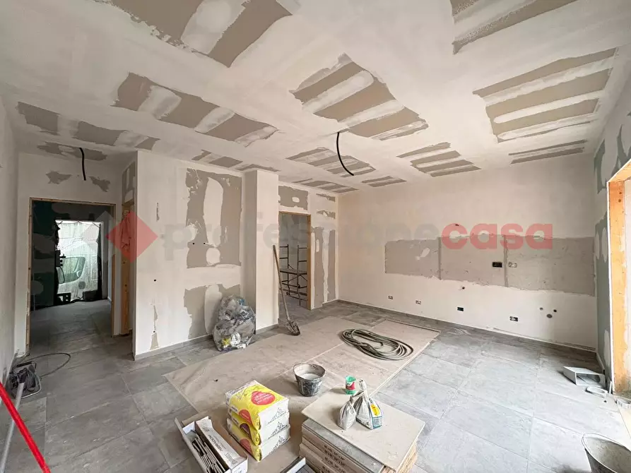 Immagine 4 di Appartamento in vendita  in Via Calabria, 27 a Guidonia Montecelio