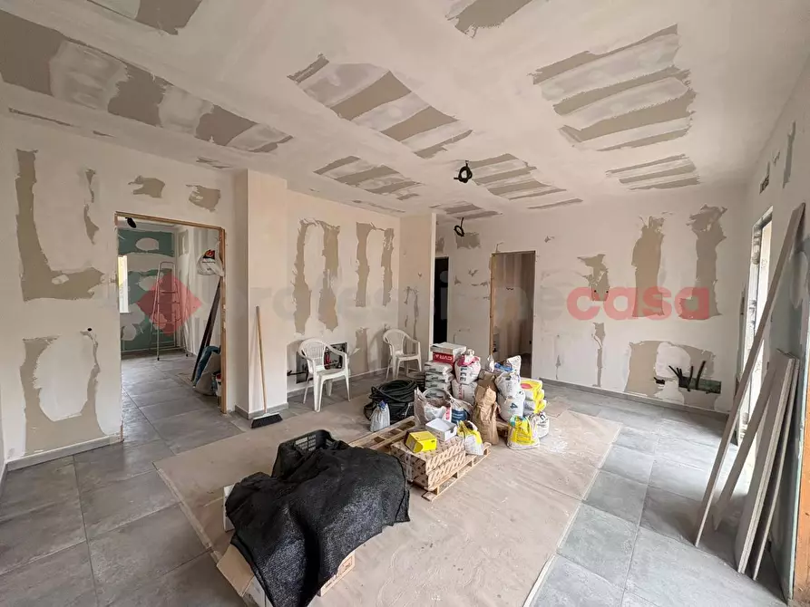 Immagine 2 di Appartamento in vendita  in Via Calabria, 27 a Guidonia Montecelio