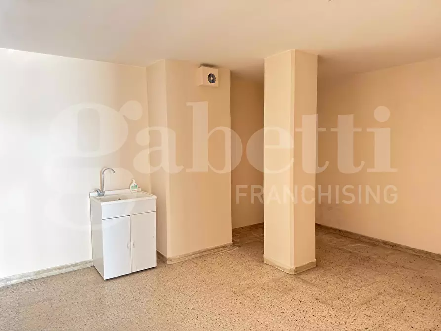 Immagine 3 di Negozio in affitto  in Via Lecce, 70 a Gallipoli