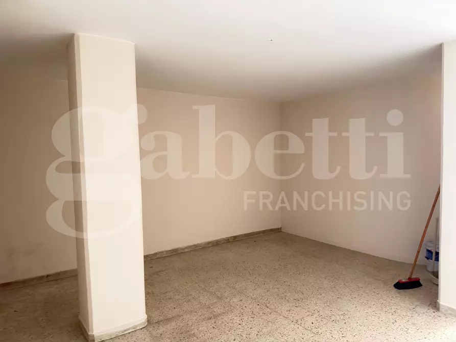 Immagine 12 di Negozio in affitto  in Via Lecce, 70 a Gallipoli