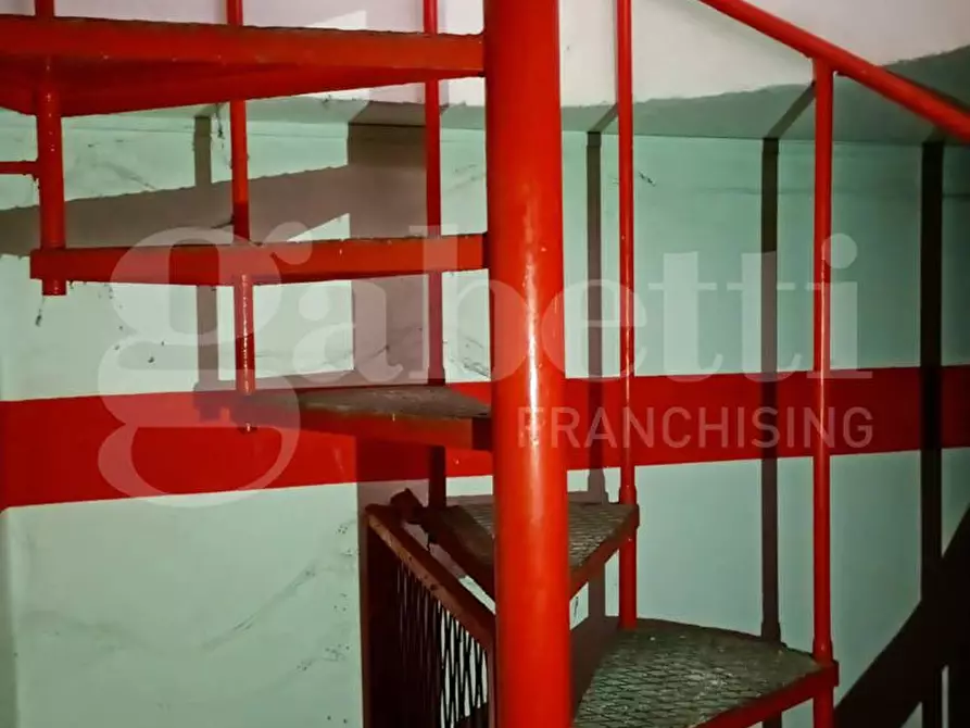 Immagine 5 di Negozio in vendita  in Via Pasquali, 7 a Benevento