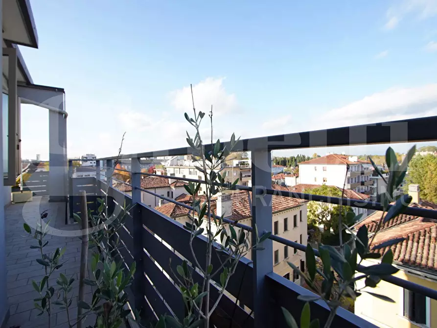 Immagine 12 di Appartamento in vendita  in Viale Garibaldi, . a Venezia