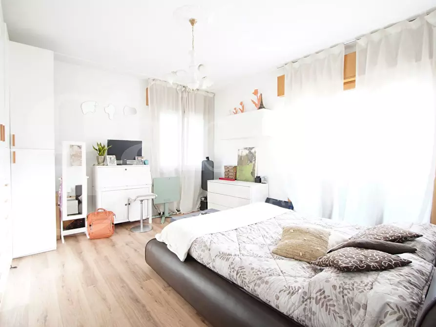 Immagine 13 di Appartamento in vendita  in Viale Garibaldi, . a Venezia