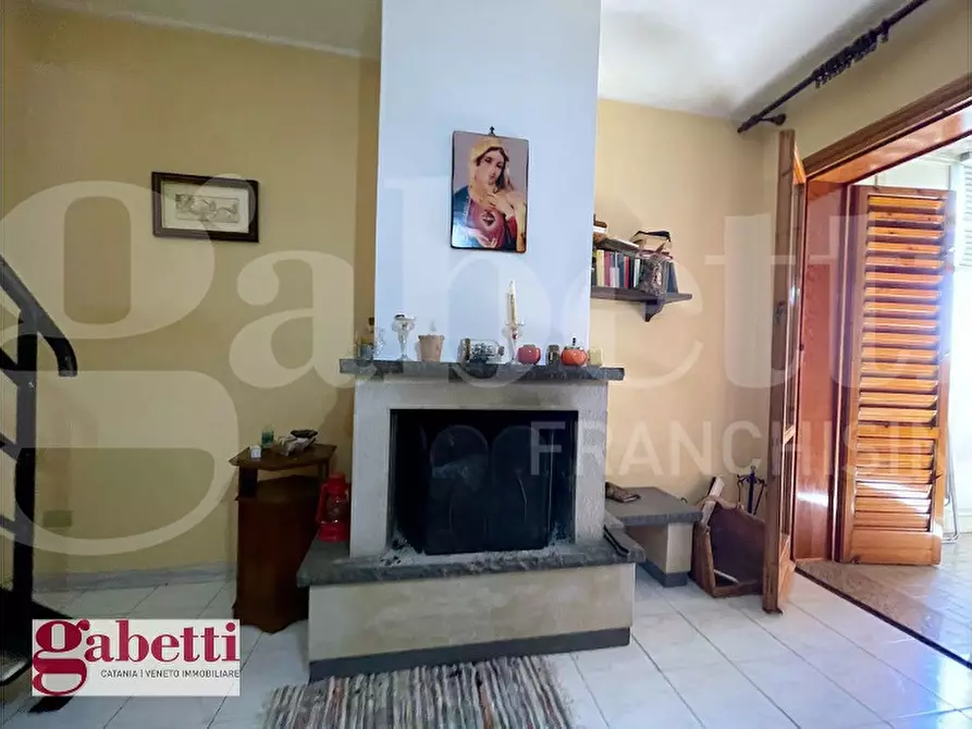 Immagine 10 di Appartamento in vendita  in Via Gesualdo Bufalino, 9 a Aci Catena