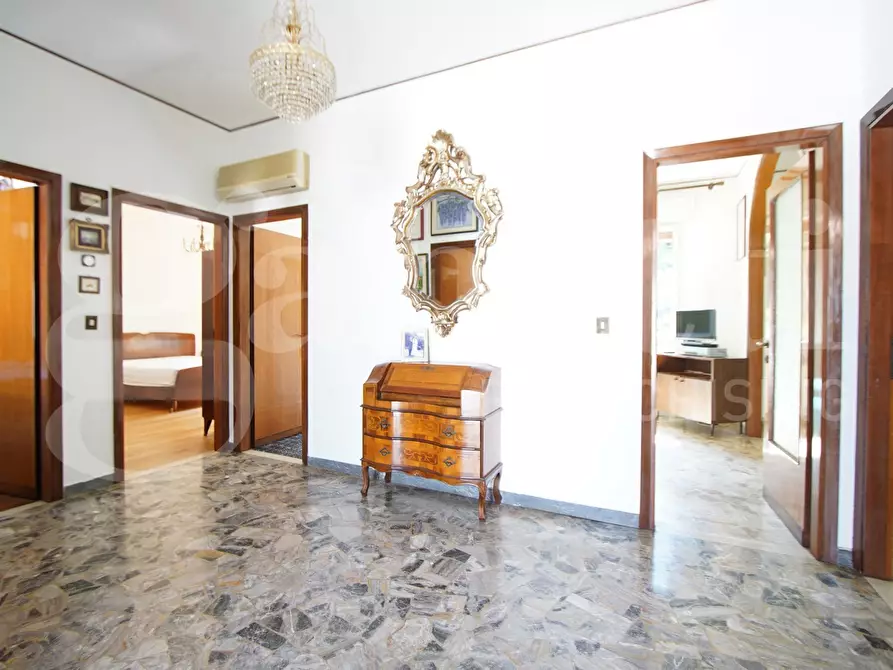 Immagine 8 di Villa in vendita  in Via Rielta, . a Venezia