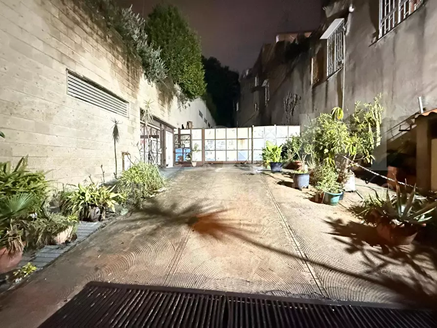 Immagine 2 di Box auto in affitto  in Vico sant'eframo vecchio a Napoli