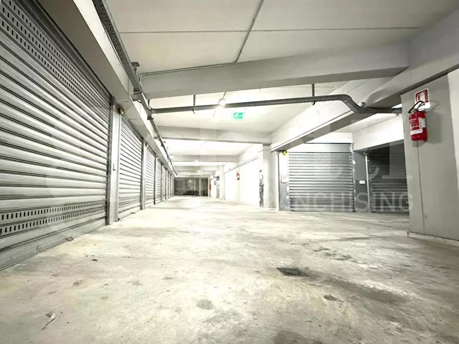 Immagine 3 di Box auto in affitto  in Vico sant'eframo vecchio a Napoli