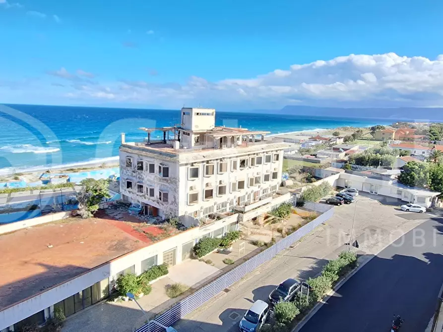 Immagine 2 di Appartamento in vendita  in Via dei due mari, 23 a Messina