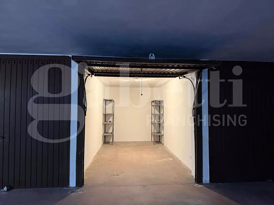 Immagine 2 di Box auto in vendita  in Via Bolzano a Collegno