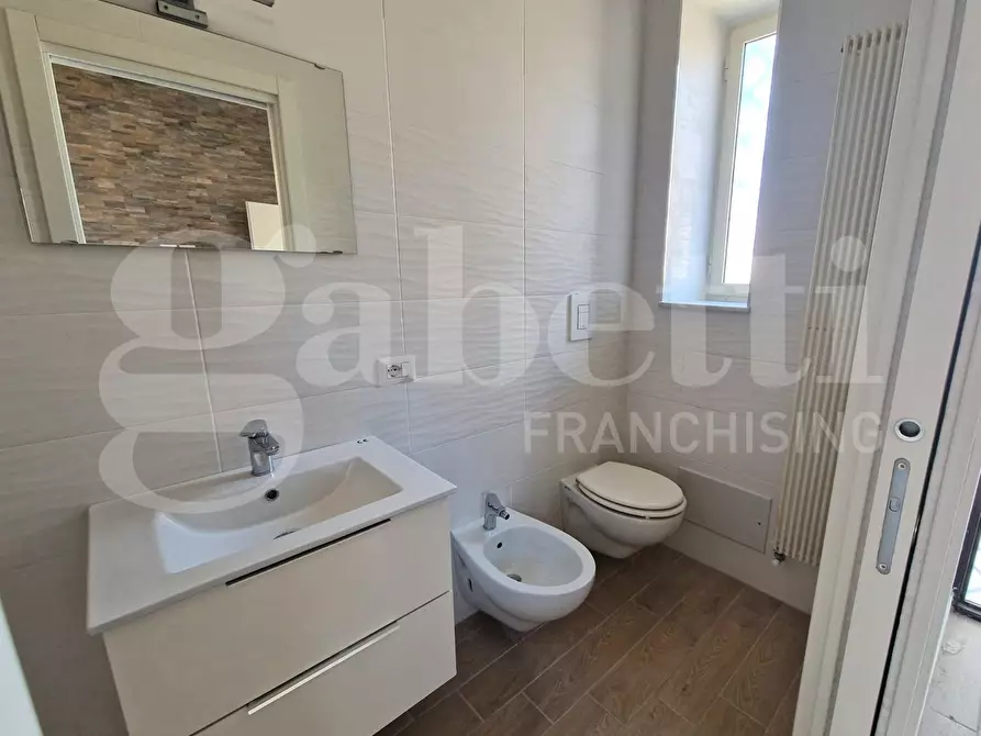 Immagine 8 di Appartamento in vendita  in Via marigliano a Napoli