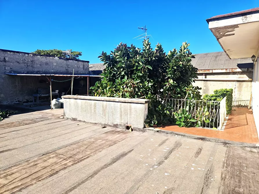 Immagine 17 di Palazzo in vendita  in Via Filippo Maria Briganti a Napoli