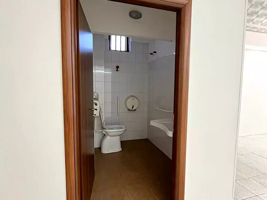 Immagine 8 di Attività commerciale in affitto  in Via SAN GIOVANNI BOSCO, 66 a San Severo
