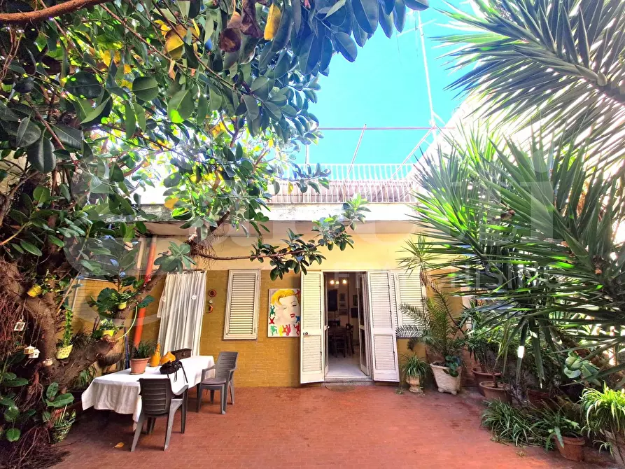 Immagine 10 di Palazzo in vendita  in Via filippo maria briganti a Napoli