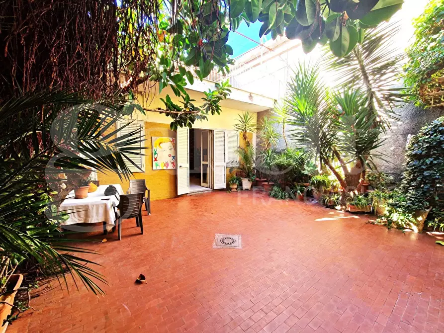 Immagine 1 di Palazzo in vendita  in Via filippo maria briganti a Napoli