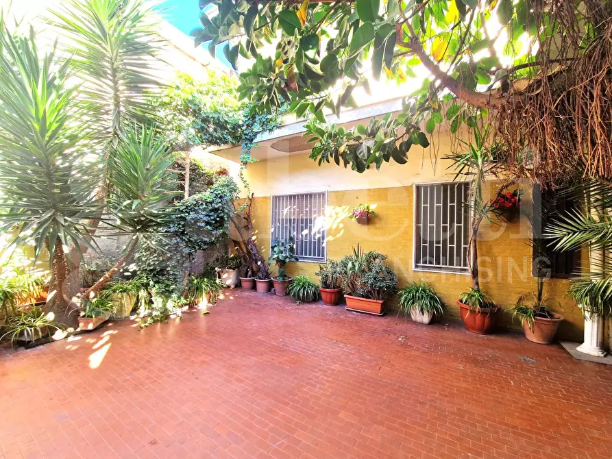 Immagine 2 di Palazzo in vendita  in Via filippo maria briganti a Napoli