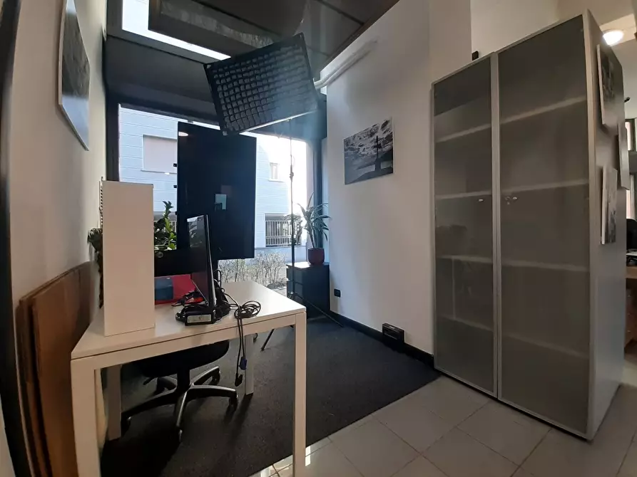 Immagine 10 di Negozio in vendita  in Via SANT'AMBROGIO, SC a Legnano